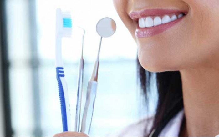 TOOTH WHITENING, A SOLUTION FOR A BRIGHT SMILE