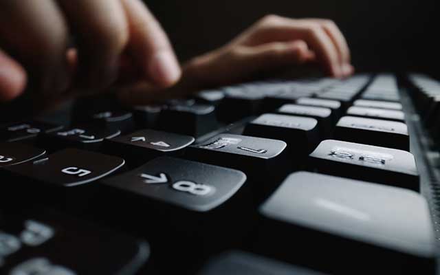 Comment bien choisir son clavier & sa souris désinfectable ?